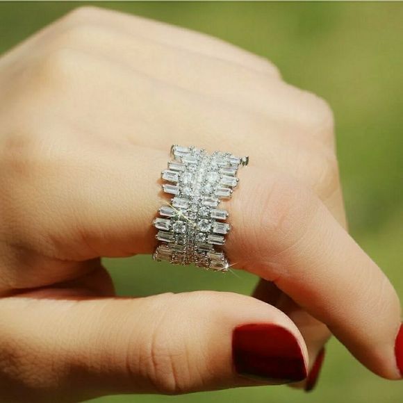 Luxury White Sapphire Round Ring - Picture 4 of 5